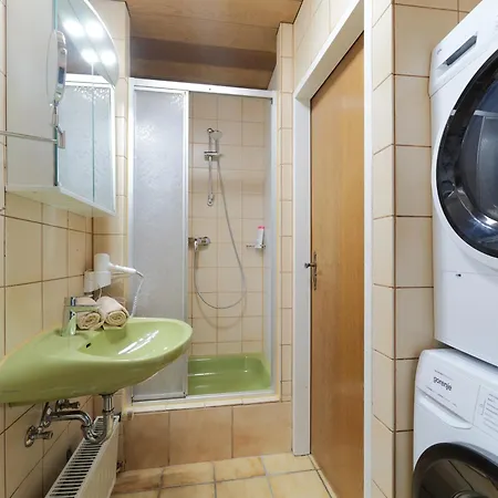 Marx - In Zentraler Lage - Ideal Fuer 2 Personen Mit Waschmaschine Und Gratis Wlan 公寓 *