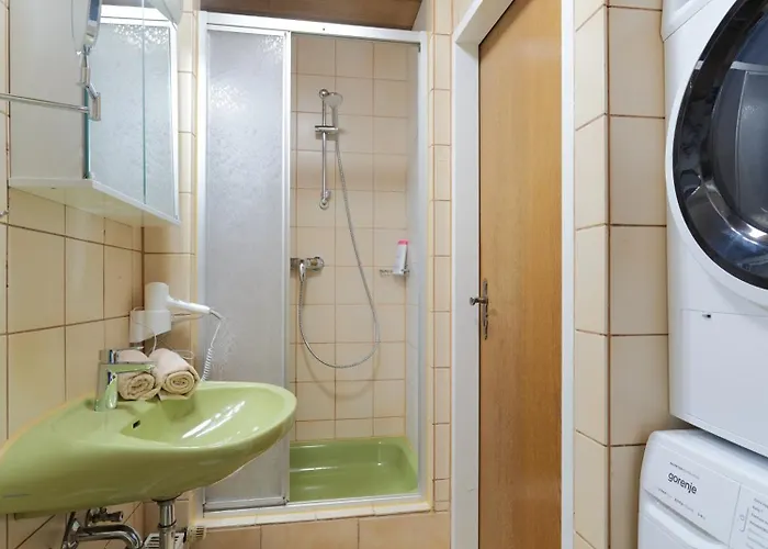 Marx - In Zentraler Lage - Ideal Fuer 2 Personen Mit Waschmaschine Und Gratis Wlan 公寓 *